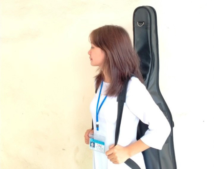 Xuân có sở thích chơi đàn guitar. Ảnh: NVCC. Xuân có sở thích chơi đàn guitar. Ảnh: NVCC.