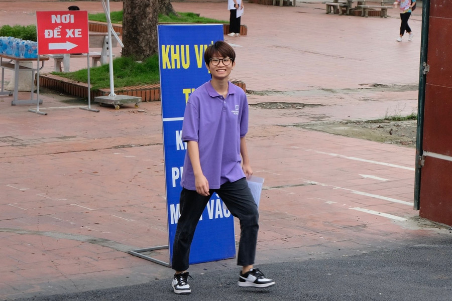 Thí sinh tại điểm thi Trường THPT Văn Giang, tỉnh Hưng Yên. Thí sinh tại điểm thi Trường THPT Văn Giang, tỉnh Hưng Yên.