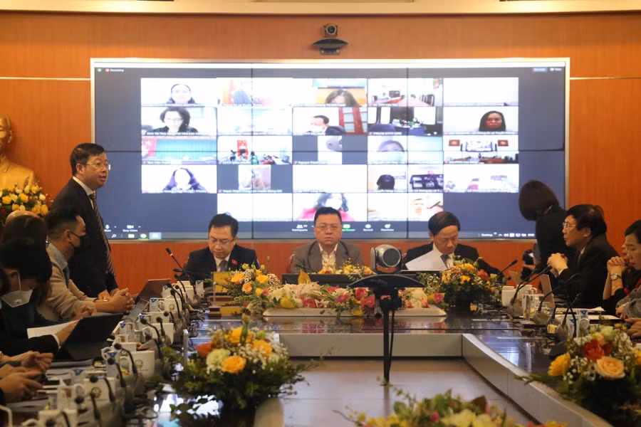 Toàn cảnh Diễn đàn “Đổi mới đào tạo báo chí, truyền thông trong kỷ nguyên số” tại Hà Nội.