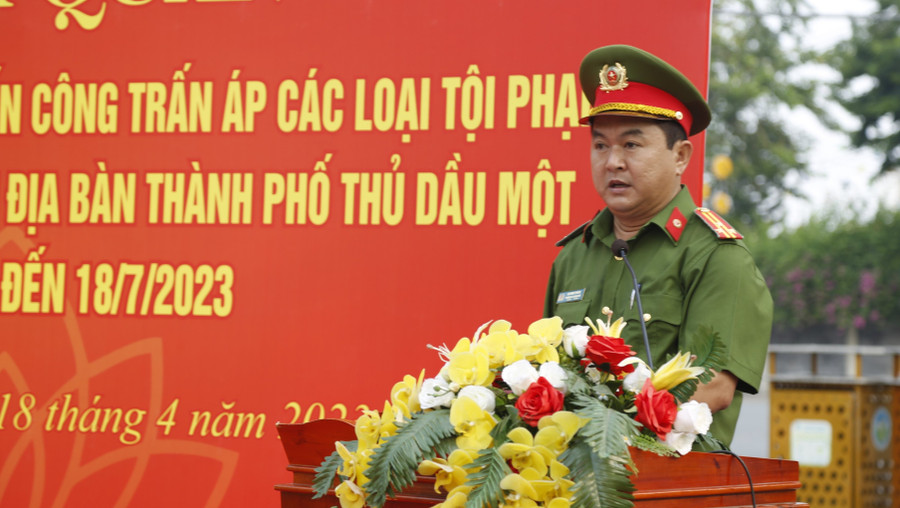 Thượng tá Hà Minh Thắng, Trưởng Công an TP Thủ Dầu Một phát biểu tại buổi lễ.