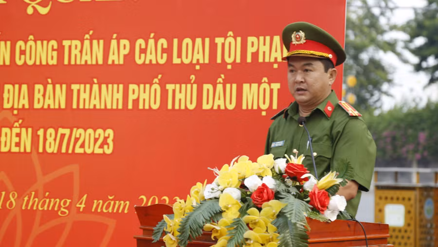 Thượng tá Hà Minh Thắng, Trưởng Công an TP Thủ Dầu Một phát biểu tại buổi lễ.