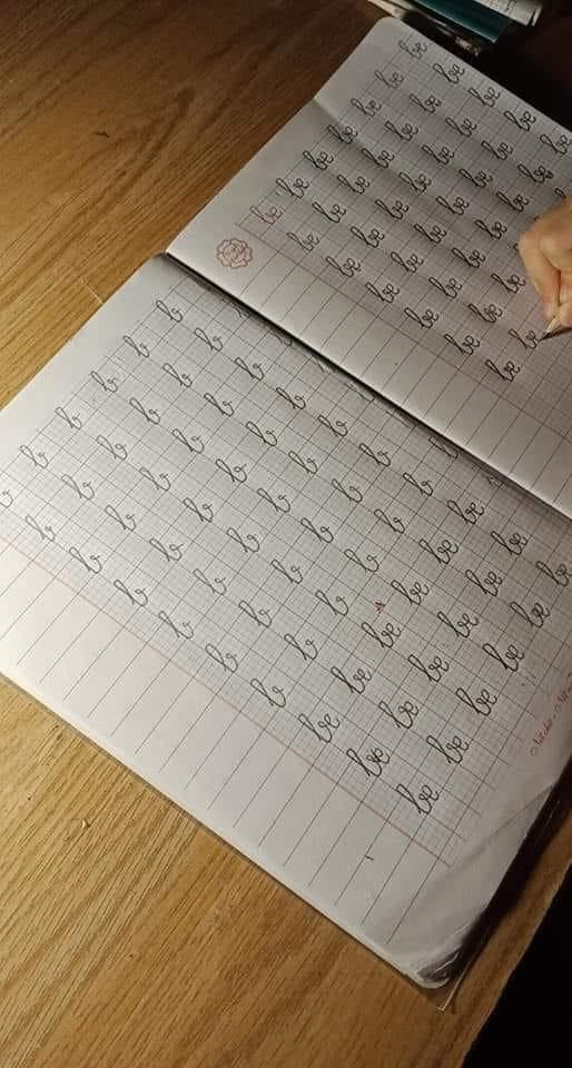 Cười vỡ bụng những màn khoe chữ con học lớp 1 ảnh 18 Cười vỡ bụng những màn khoe chữ con học lớp 1 ảnh 18