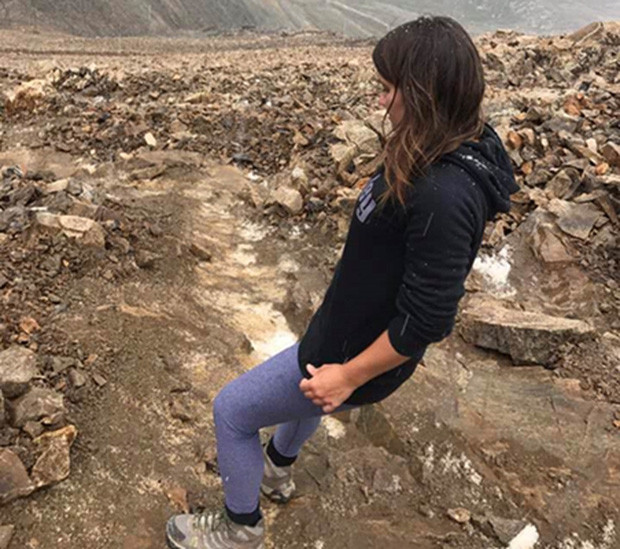 Nghe lời đồn về tiếng chó sủa như tiếng người khóc vọng ra từ ngọn núi hoang vắng, cô gái quyết tâm tìm đến tận nơi rồi sốc với cảnh tượng trước mắt - Ảnh 1. Nghe lời đồn về tiếng chó sủa như tiếng người khóc vọng ra từ ngọn núi hoang vắng, cô gái quyết tâm tìm đến tận nơi rồi sốc với cảnh tượng trước mắt - Ảnh 1.