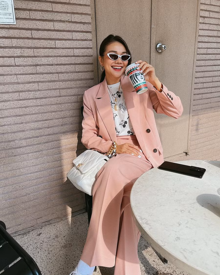 Thanh Hằng diện cả loạt đồ bình dân giá rẻ, từ váy hoa điệu đà đến suit công sở đều max xinh - Ảnh 9.