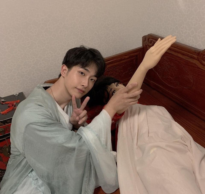 Lên ti vi bất đắc dĩ, chàng trai không ngờ trở nên nổi tiếng vì... quá đẹp trai ảnh 3 Lên ti vi bất đắc dĩ, chàng trai không ngờ trở nên nổi tiếng vì... quá đẹp trai ảnh 3