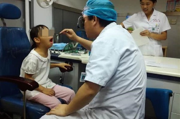 Bố "đẹp trai" thấy con gái càng lớn càng xấu liền làm xét nghiệm ADN, kết quả khiến ông ngã gục, vừa thương vợ vừa đau xót cho con - Ảnh 2. Bố "đẹp trai" thấy con gái càng lớn càng xấu liền làm xét nghiệm ADN, kết quả khiến ông ngã gục, vừa thương vợ vừa đau xót cho con - Ảnh 2.