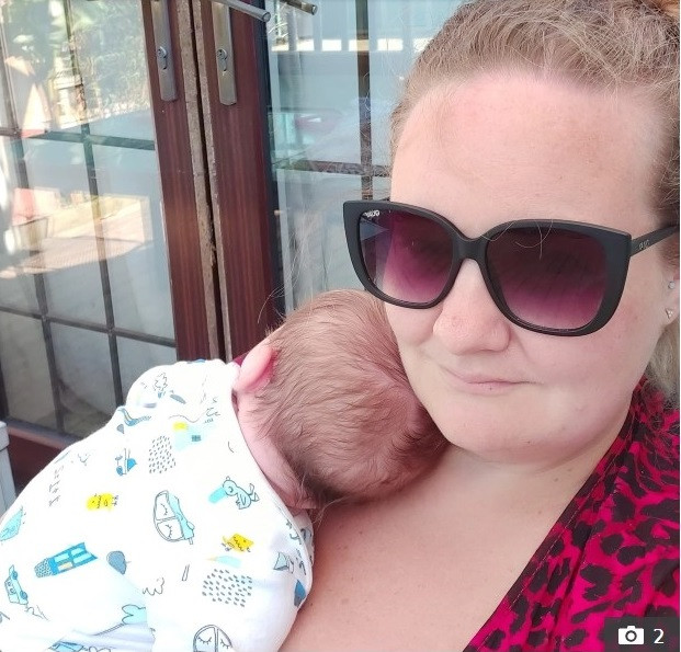 Hiện tại, James đã được 2,5 tháng và cậu bé nặng 6,6kg. Hiện tại, James đã được 2,5 tháng và cậu bé nặng 6,6kg.