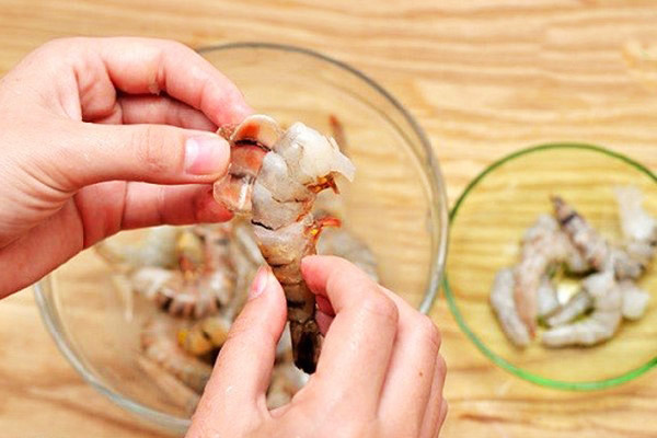 Điểm danh 4 sai lầm thường thấy trong cách chế biến tôm của các bà nội trợ, mắc phải điều số 2 chẳng khác nào vứt tiền qua cửa sổ! - Ảnh 2.