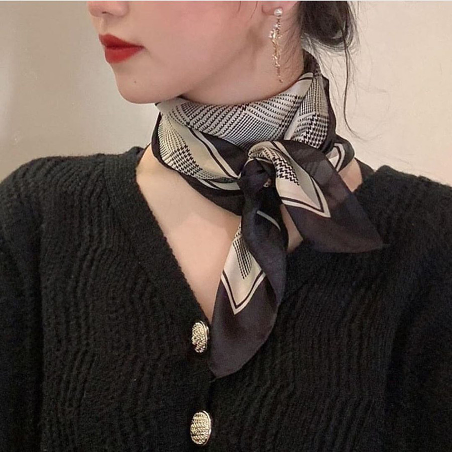 Mốt quấn khăn chất đét được các sao lăng xê, bắt chước diện theo bạn chắc chắn cool ngầu 10 điểm - Ảnh 17. Mốt quấn khăn chất đét được các sao lăng xê, bắt chước diện theo bạn chắc chắn cool ngầu 10 điểm - Ảnh 17.