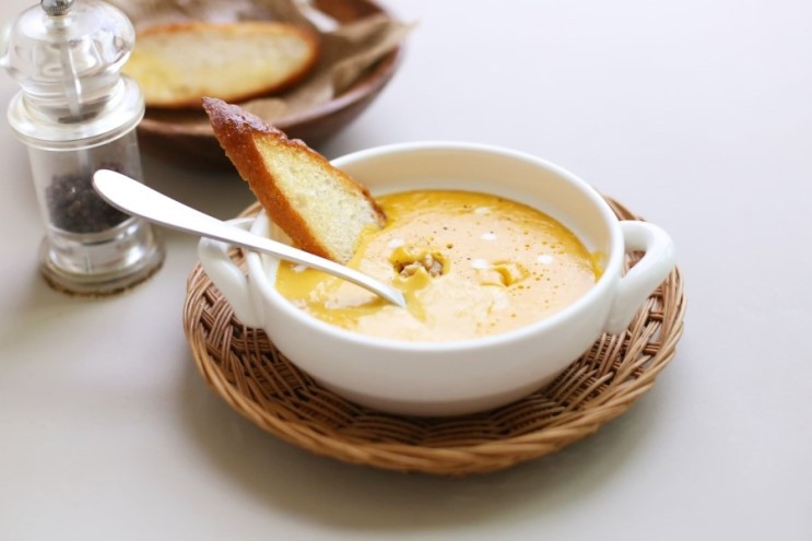 Súp bí đỏ bánh mì cho bữa sáng ngon miệng - Ảnh 5. Súp bí đỏ bánh mì cho bữa sáng ngon miệng - Ảnh 5.