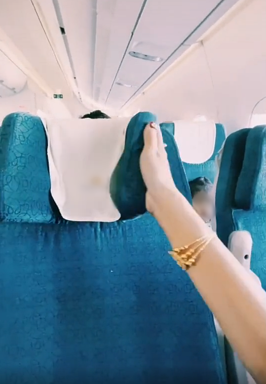 Hầu như rất ít người đi máy bay biết công dụng "thần kì" của một vật gắn trên ghế ảnh 2 Hầu như rất ít người đi máy bay biết công dụng "thần kì" của một vật gắn trên ghế ảnh 2