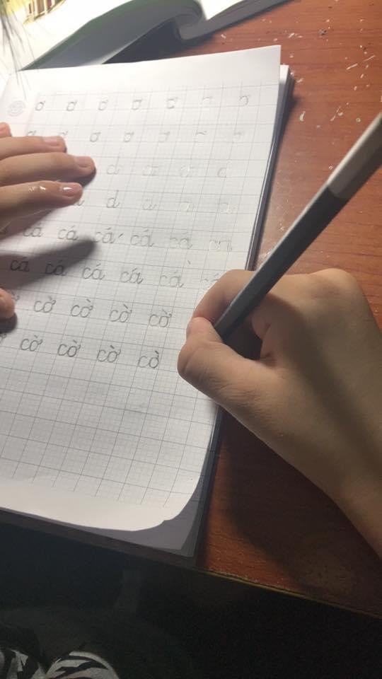 Cười vỡ bụng những màn khoe chữ con học lớp 1 ảnh 14 Cười vỡ bụng những màn khoe chữ con học lớp 1 ảnh 14