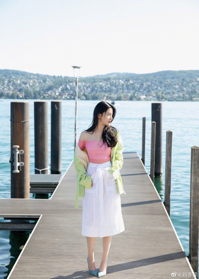 Bộ ảnh chưa từng được công bố chuẩn khí chất "thần tiên" của Lưu Diệc Phi ảnh 3