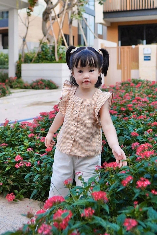 Con gái của hoa hậu - Ảnh 5. Con gái của hoa hậu - Ảnh 5.
