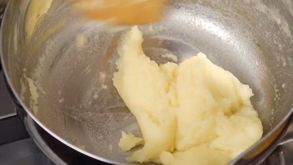 Cách làm bánh su kem dễ dàng bằng nồi chiên không dầu ảnh 3 Cách làm bánh su kem dễ dàng bằng nồi chiên không dầu ảnh 3