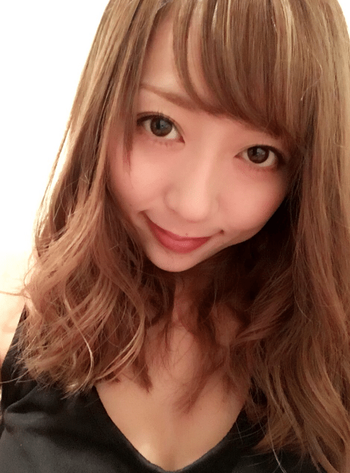 Thấy bố mặc chiếc áo phông sờn cũ suốt 20 năm không chịu bỏ đi, con gái phàn nàn bố thật cổ hủ nhưng rồi bật khóc khi nhìn vào cuốn album ảnh - Ảnh 4.