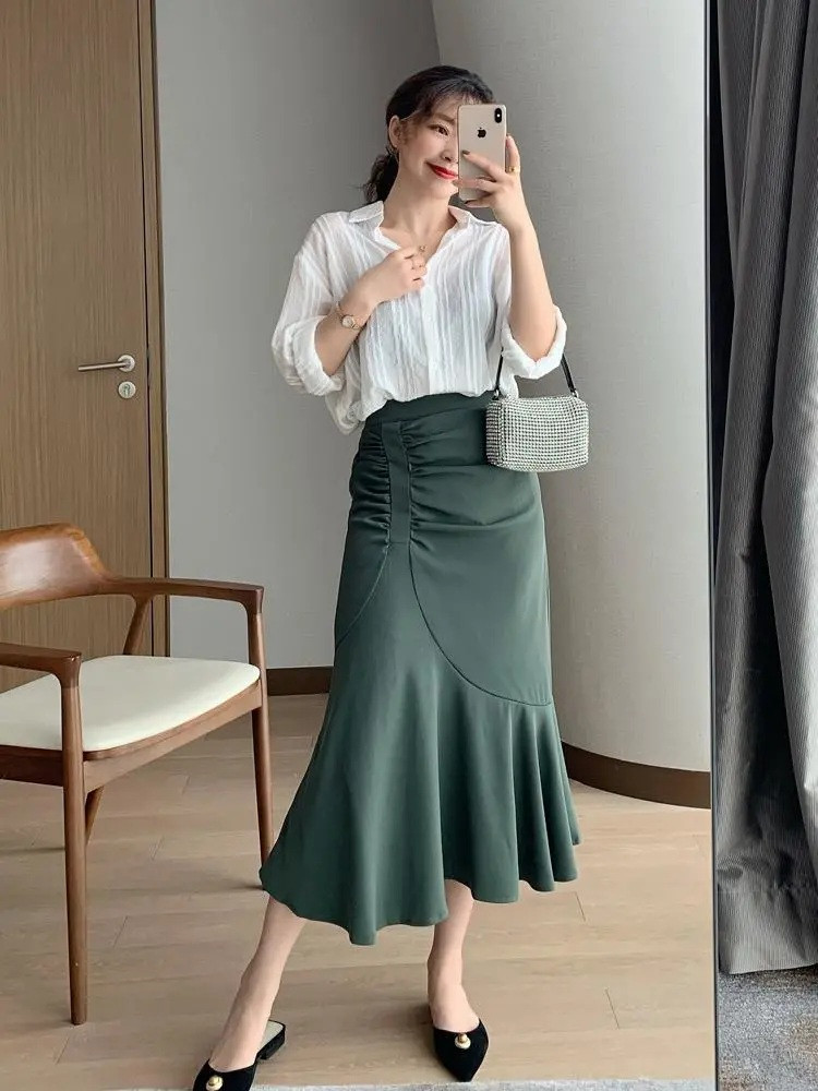 Nàng blogger lên đồ mặc đẹp cả tuần tới công sở mà không cần suy nghĩ nhờ cách mix với toàn item cơ bản - Ảnh 4. Nàng blogger lên đồ mặc đẹp cả tuần tới công sở mà không cần suy nghĩ nhờ cách mix với toàn item cơ bản - Ảnh 4.