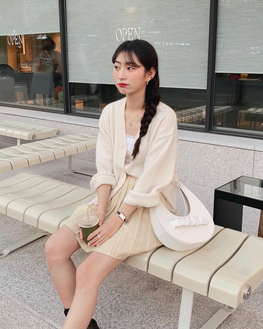 4 kiểu chân váy ngắn cực hợp phối đồ mùa Đông ảnh 13 4 kiểu chân váy ngắn cực hợp phối đồ mùa Đông ảnh 13