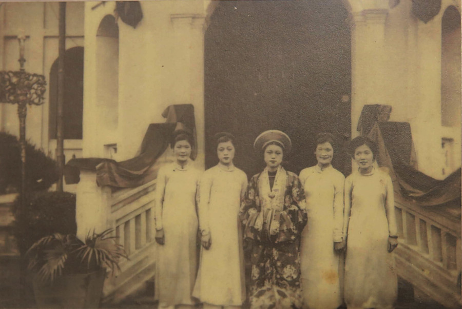 Chuyện tình đẹp nhất đầu thế kỷ XX: Tiểu thư con quan Tổng đốc hủy hôn ước, gặp đúng người tài đức mình yêu ảnh 6 Chuyện tình đẹp nhất đầu thế kỷ XX: Tiểu thư con quan Tổng đốc hủy hôn ước, gặp đúng người tài đức mình yêu ảnh 6