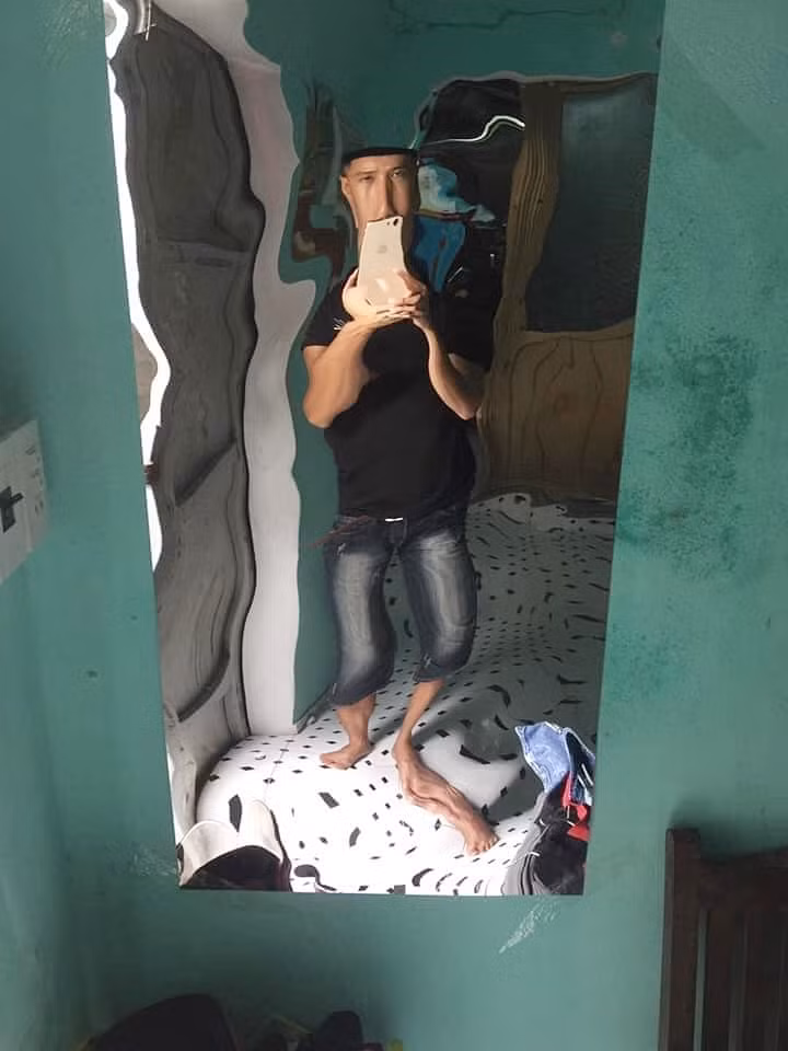 Đặt mua gương dán tường "thần kỳ" trên mạng, ai nấy phát khóc khi nhận hàng ảnh 7