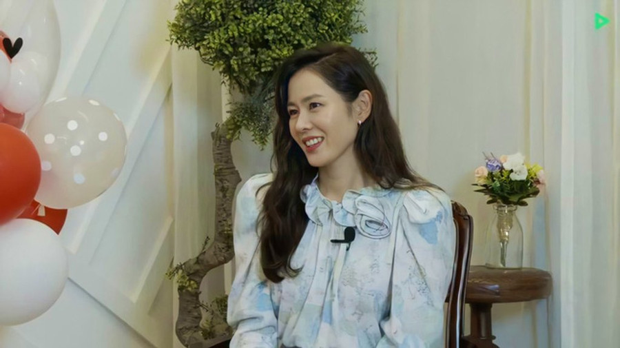 Hyun Bin bộc bạch:"Từ lần gặp đầu tiên đã bị sự tinh tế của cô ấy chinh phục", phụ nữ 30 + nên học ngay 5 cách diện đồ tinh tế từ Son Ye Jin - Ảnh 16. Hyun Bin bộc bạch:"Từ lần gặp đầu tiên đã bị sự tinh tế của cô ấy chinh phục", phụ nữ 30 + nên học ngay 5 cách diện đồ tinh tế từ Son Ye Jin - Ảnh 16.