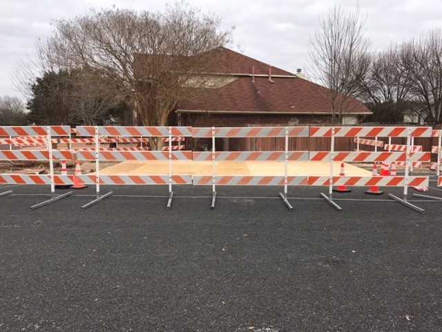 Khu phố đột ngột mất nước, người dân gọi thợ đến sửa để rồi phát hiện cả một "kỳ quan thiên nhiên" ở ngay dưới mặt đường - Ảnh 2. Khu phố đột ngột mất nước, người dân gọi thợ đến sửa để rồi phát hiện cả một "kỳ quan thiên nhiên" ở ngay dưới mặt đường - Ảnh 2.