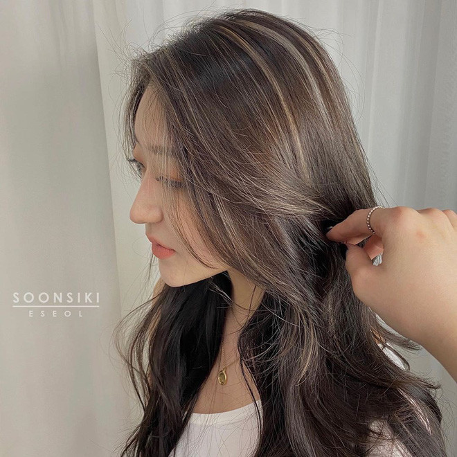 5 kiểu tóc uốn chuẩn mùa thu của sao Hàn, vừa trẻ trung lại sang xịn ảnh 7