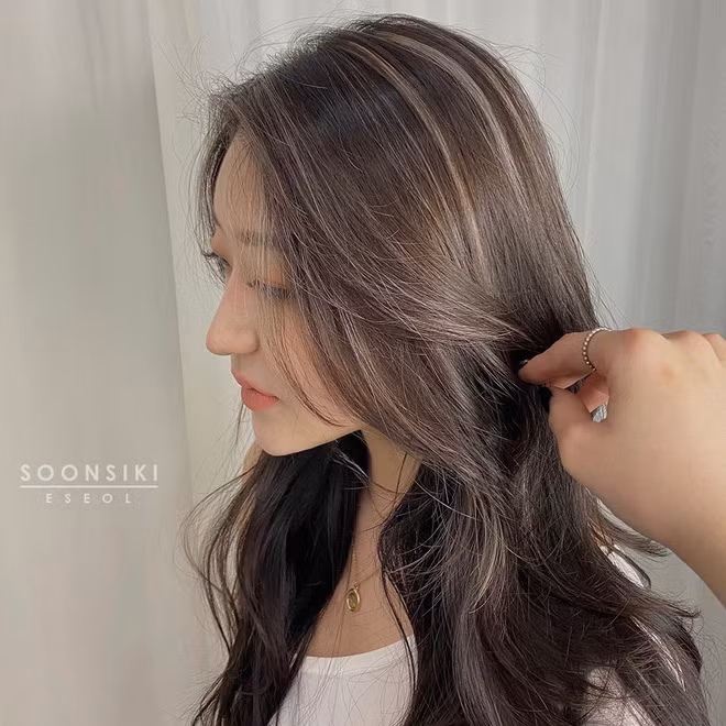 5 kiểu tóc uốn chuẩn mùa thu của sao Hàn, vừa trẻ trung lại sang xịn ảnh 7