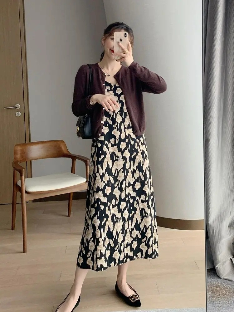 Nàng blogger lên đồ mặc đẹp cả tuần tới công sở mà không cần suy nghĩ nhờ cách mix với toàn item cơ bản - Ảnh 2. Nàng blogger lên đồ mặc đẹp cả tuần tới công sở mà không cần suy nghĩ nhờ cách mix với toàn item cơ bản - Ảnh 2.
