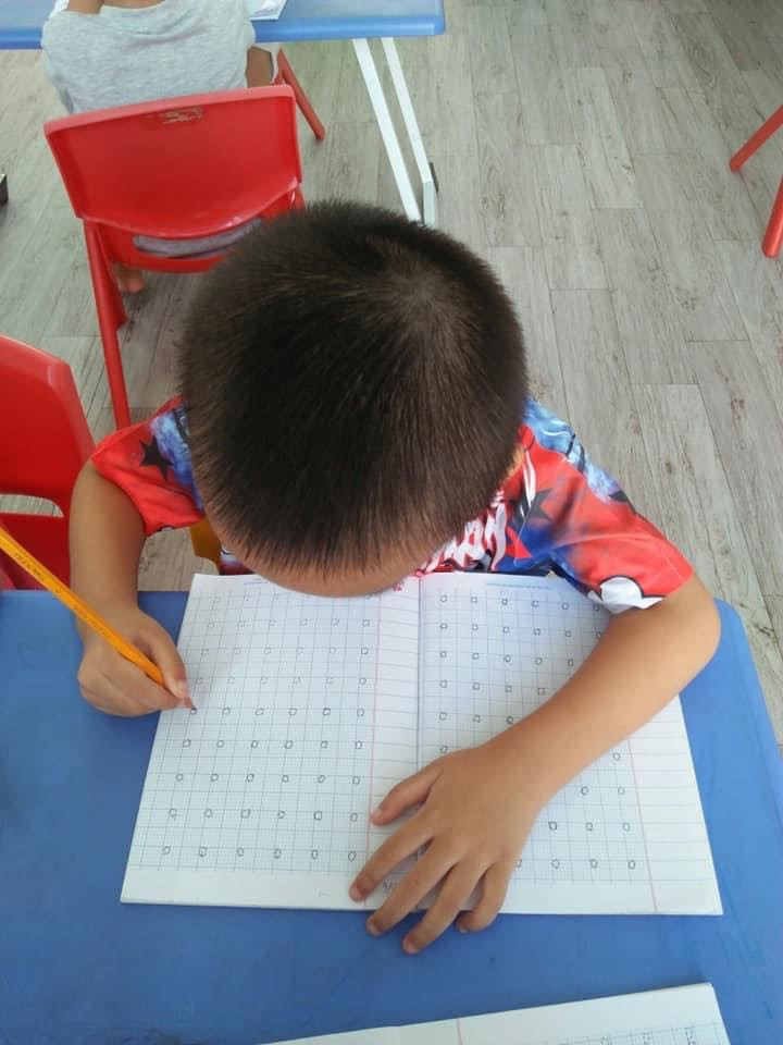 Cười vỡ bụng những màn khoe chữ con học lớp 1 ảnh 13 Cười vỡ bụng những màn khoe chữ con học lớp 1 ảnh 13