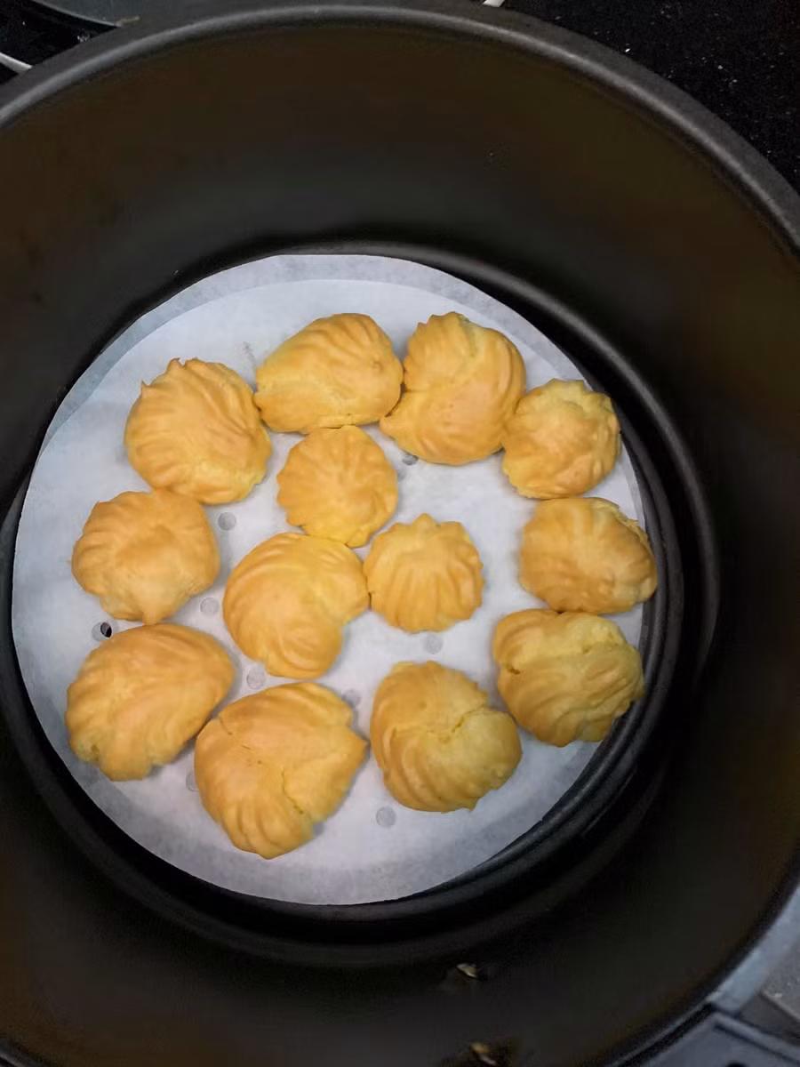 Cách làm bánh su kem dễ dàng bằng nồi chiên không dầu ảnh 19 Cách làm bánh su kem dễ dàng bằng nồi chiên không dầu ảnh 19