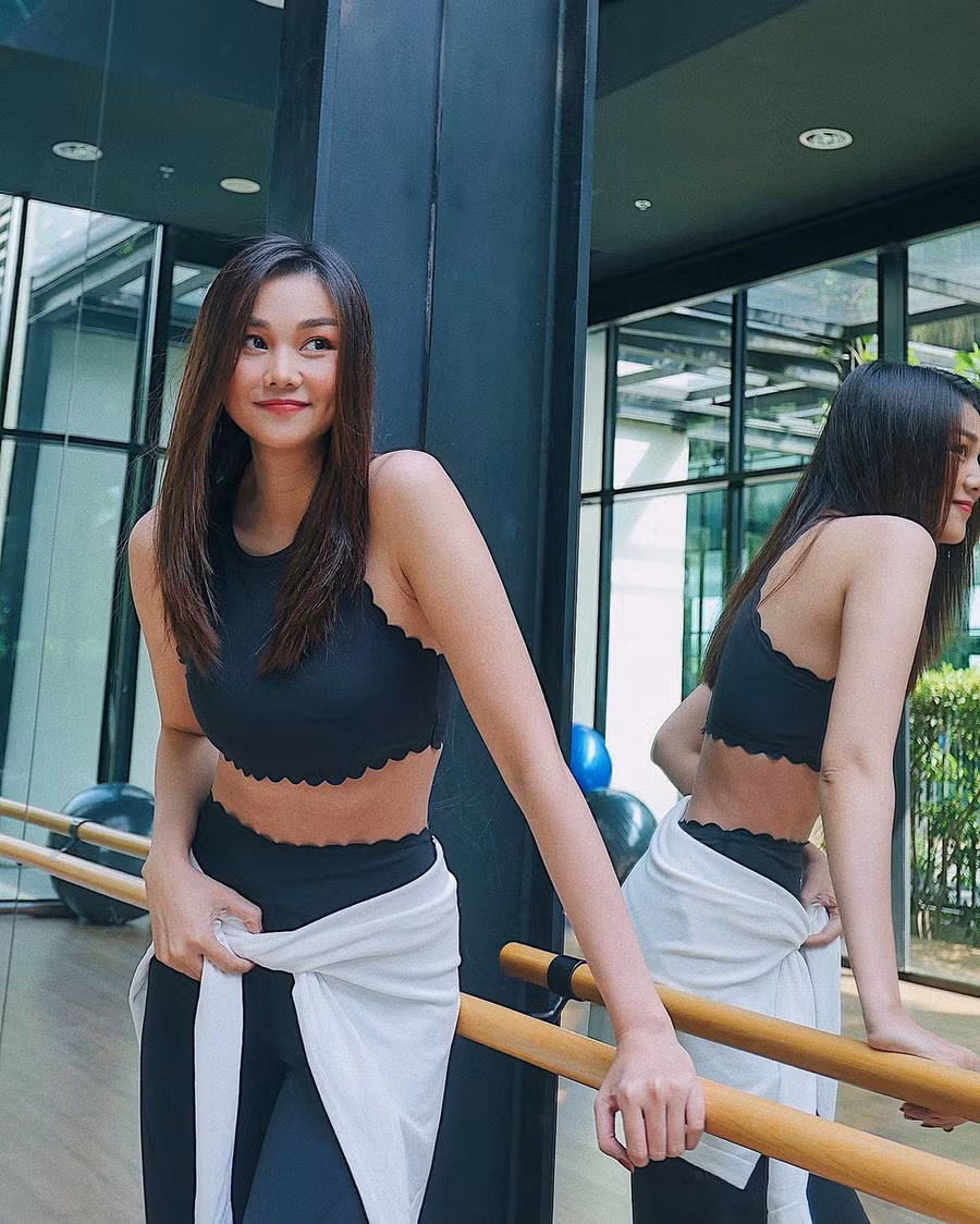 Thanh Hằng diện cả loạt đồ bình dân giá rẻ, từ váy hoa điệu đà đến suit công sở đều max xinh - Ảnh 3.