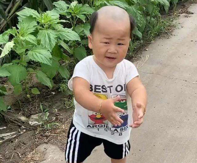 Ông bố ra tay cắt tóc cho con, mẹ nhận "sản phẩm" mà đắng lòng không để đâu cho hết - Ảnh 4. Ông bố ra tay cắt tóc cho con, mẹ nhận "sản phẩm" mà đắng lòng không để đâu cho hết - Ảnh 4.