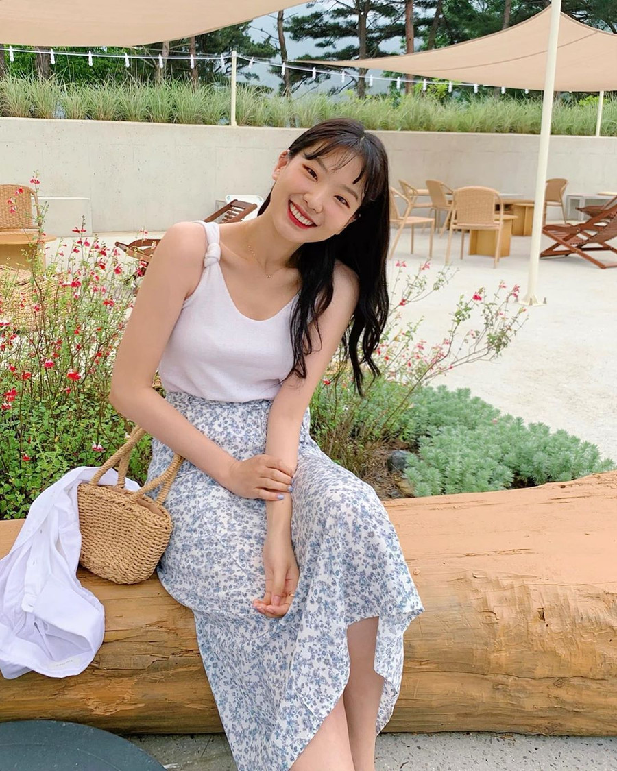 5 set thời trang ai mặc cũng đẹp, hè năm nào các BTV thời trang cũng áp dụng ảnh 17 5 set thời trang ai mặc cũng đẹp, hè năm nào các BTV thời trang cũng áp dụng ảnh 17