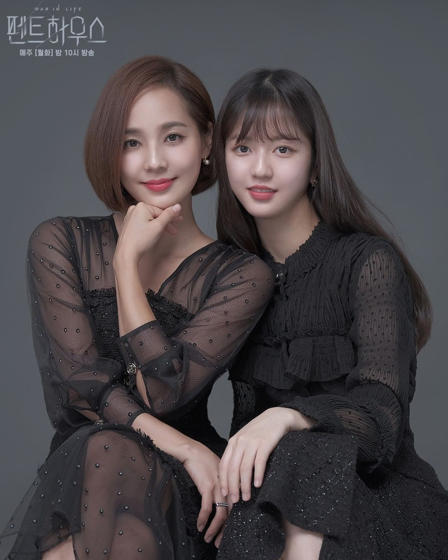 5 mẫu váy sang chảnh thượng lưu, lại tôn dáng của hội chị đẹp "Penthouse" ảnh 14