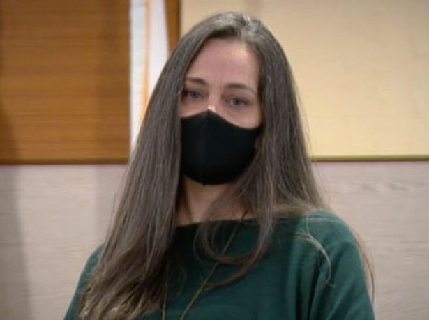 Thấy điều bất thường ở bé trai 11 tuổi khi đi ăn cùng gia đình, nữ phục vụ lén đưa đứa trẻ mảnh giấy và nhờ đó mà cứu mạng em - Ảnh 1. Thấy điều bất thường ở bé trai 11 tuổi khi đi ăn cùng gia đình, nữ phục vụ lén đưa đứa trẻ mảnh giấy và nhờ đó mà cứu mạng em - Ảnh 1.