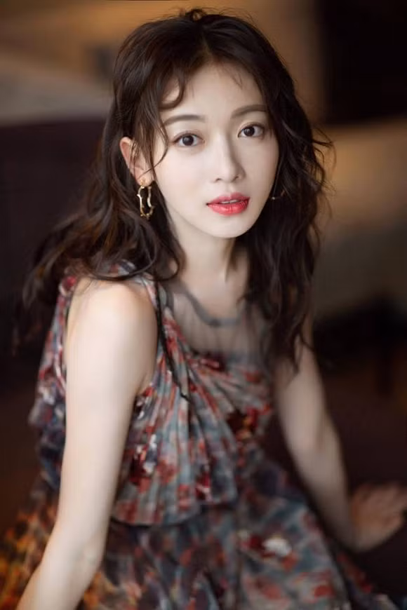 Ảnh hiếm hoi Ngô Cẩn Ngôn năm 18 tuổi: Nhỏ bé, non nớt nhưng cực nổi bật ảnh 3