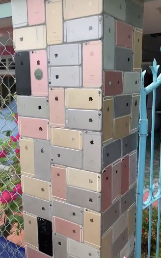 Ngôi nhà xây cổng, ốp lát toàn bộ bằng iPhone ảnh 2 Ngôi nhà xây cổng, ốp lát toàn bộ bằng iPhone ảnh 2