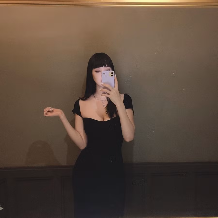 Cả hai đi xem phim cùng 1 địa điểm và "check in" ngay sát ngày nhau.