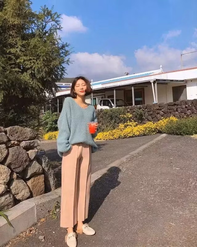 4 kiểu quần hoàn hảo khi mặc cùng áo len ảnh 8