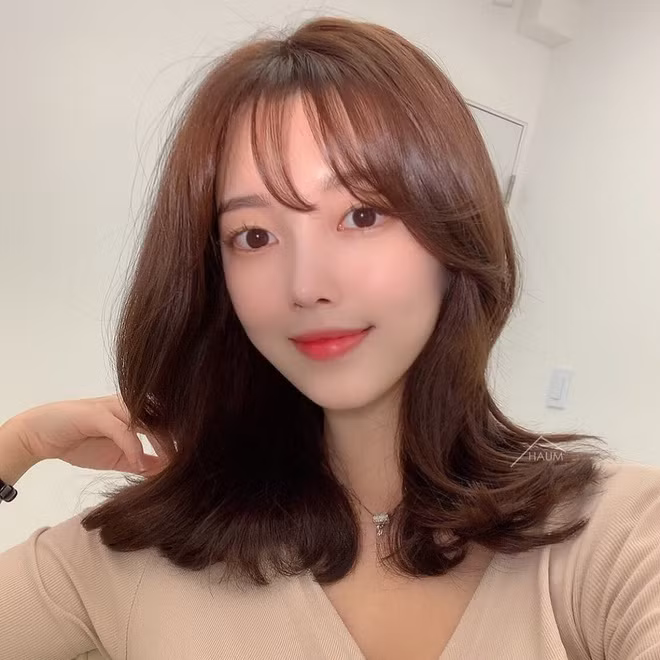 Loạt chiêu làm tóc khi đến salon giúp bạn trẻ hơn ít nhất 5 tuổi ảnh 18 Loạt chiêu làm tóc khi đến salon giúp bạn trẻ hơn ít nhất 5 tuổi ảnh 18