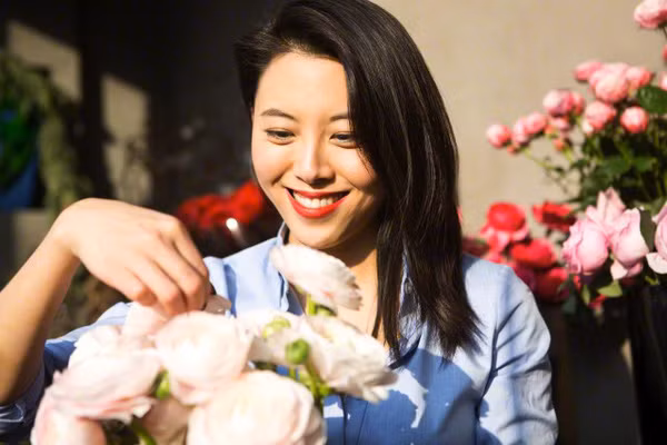 Là phụ nữ, có 5 thứ "nguy hiểm" bạn nhất định phải vứt bỏ trước tuổi 30, nếu muốn cả đời suôn sẻ và hạnh phúc, yên vui - Ảnh 1.