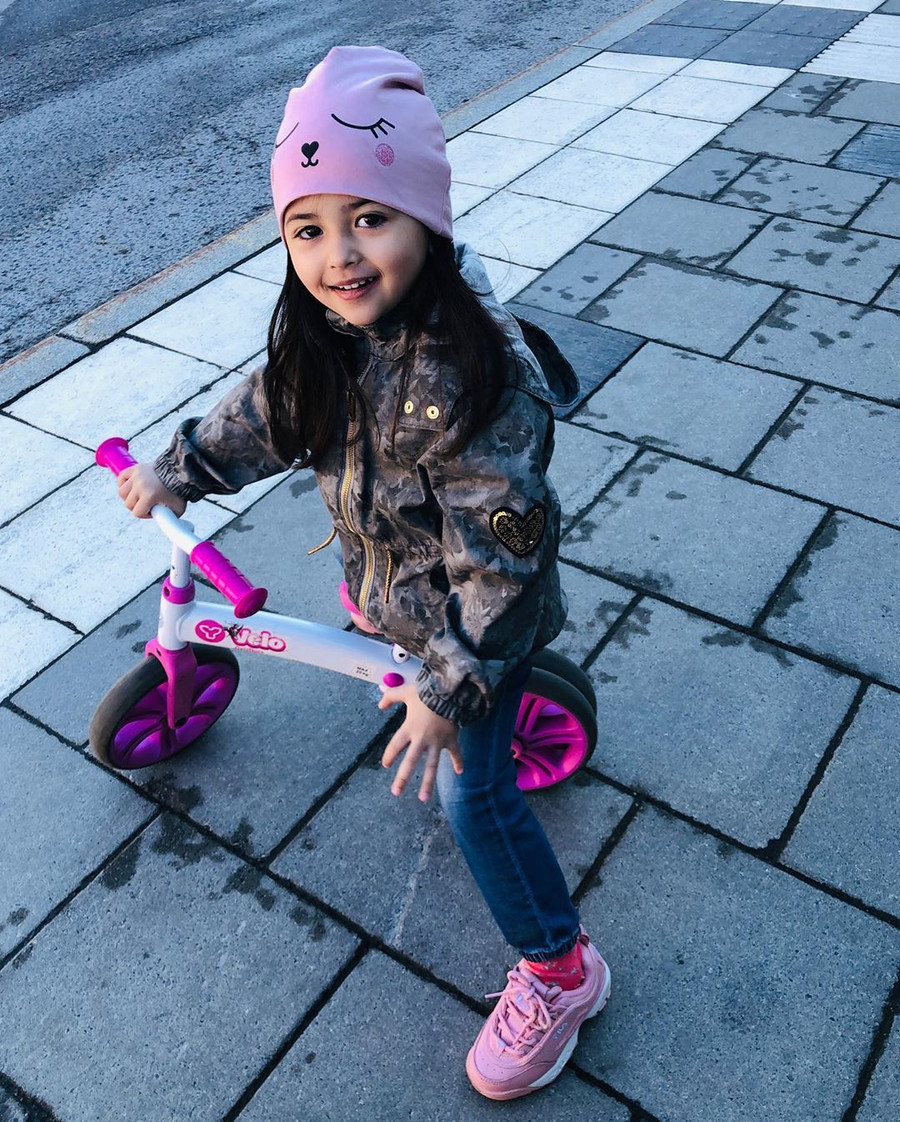 Em bé từng gây sốt MXH vì đôi mắt hệt búp bê giờ ra sao? ảnh 10 Em bé từng gây sốt MXH vì đôi mắt hệt búp bê giờ ra sao? ảnh 10