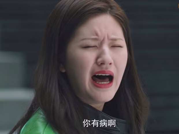 Mỹ nữ "Trần Thiên Thiên trong lời đồn" - Triệu Lộ Tư lộ mặt sưng phù đầy mụn khác xa ảnh photoshop - Ảnh 3.