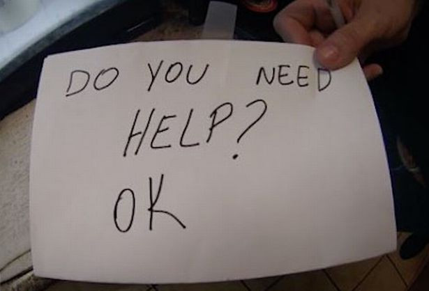 Thấy điều bất thường ở bé trai 11 tuổi khi đi ăn cùng gia đình, nữ phục vụ lén đưa đứa trẻ mảnh giấy và nhờ đó mà cứu mạng em - Ảnh 4. Thấy điều bất thường ở bé trai 11 tuổi khi đi ăn cùng gia đình, nữ phục vụ lén đưa đứa trẻ mảnh giấy và nhờ đó mà cứu mạng em - Ảnh 4.