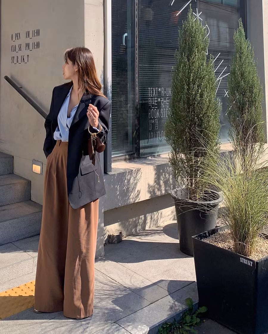 5 mẫu áo quá hợp để diện cùng blaze ảnh 1