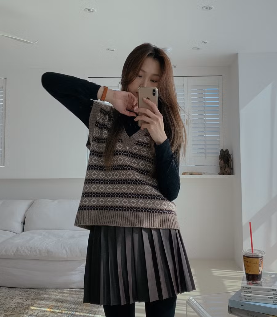 4 kiểu chân váy ngắn cực hợp phối đồ mùa Đông ảnh 12