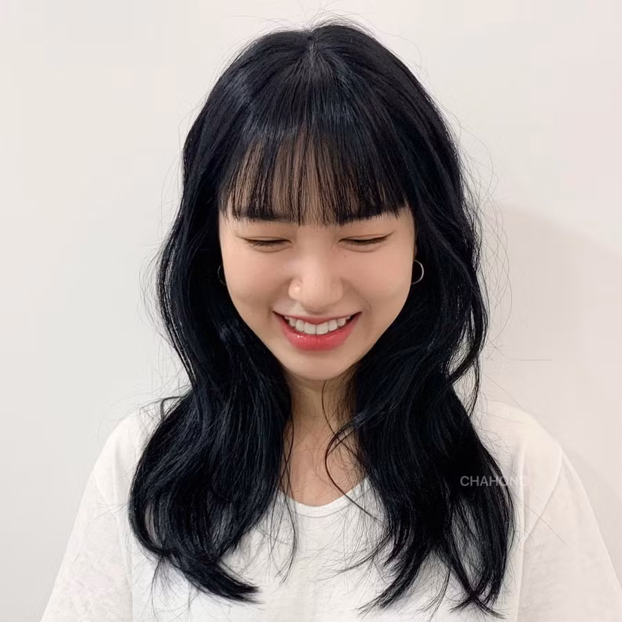 4 kiểu tóc để màu đen giúp gương mặt bạn muôn phần sang chảnh ảnh 2