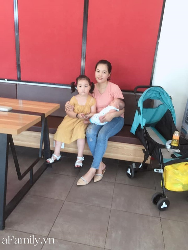 Chị Hạ Duyên từng mất ăn mất ngủ khi biết tin mang thai lần ba. Chị Hạ Duyên từng mất ăn mất ngủ khi biết tin mang thai lần ba.