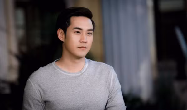 Chồng cũ mua nhẫn kim cương 200 triệu để cầu hôn lại vợ cũ, ghé qua nhà bố mẹ đẻ thì anh ta phải "chết đứng" nhìn một thứ đặt trên bàn - Ảnh 2.